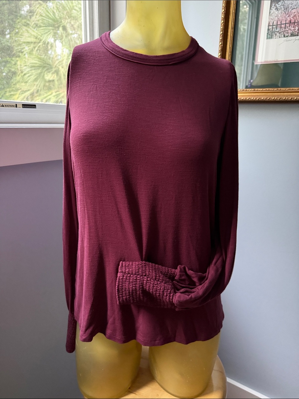 White House Black Market Long Sleeve Crewneck Top in Burgundy